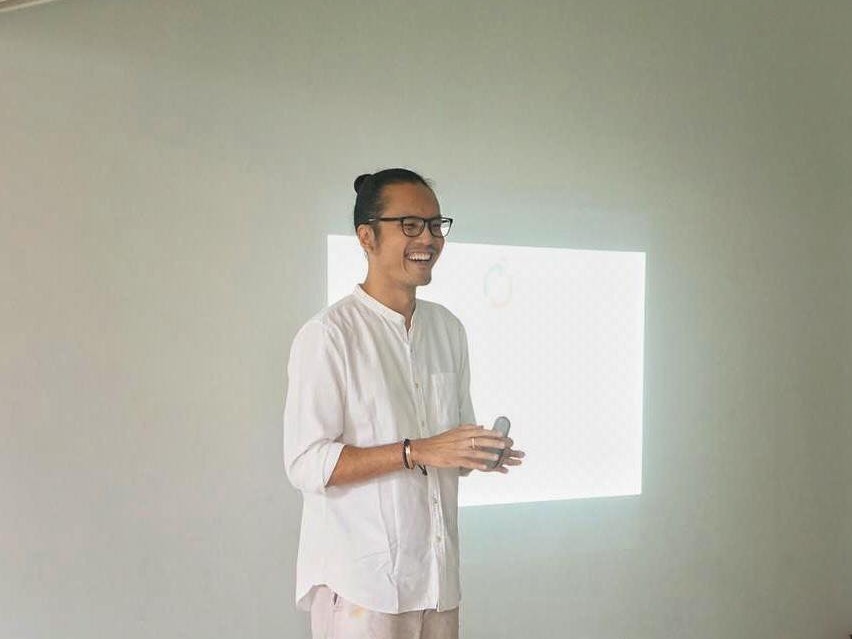 Adjie dalam salah satu sesi pelatihannya